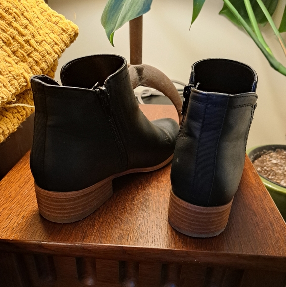 Denver Hayes Ankle Boots - Picture 5 of 7